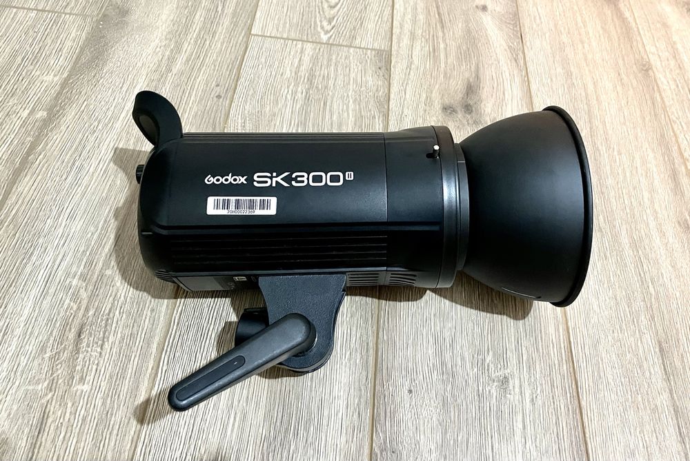 Вспышка студийная спалах Godox SK-300 ll