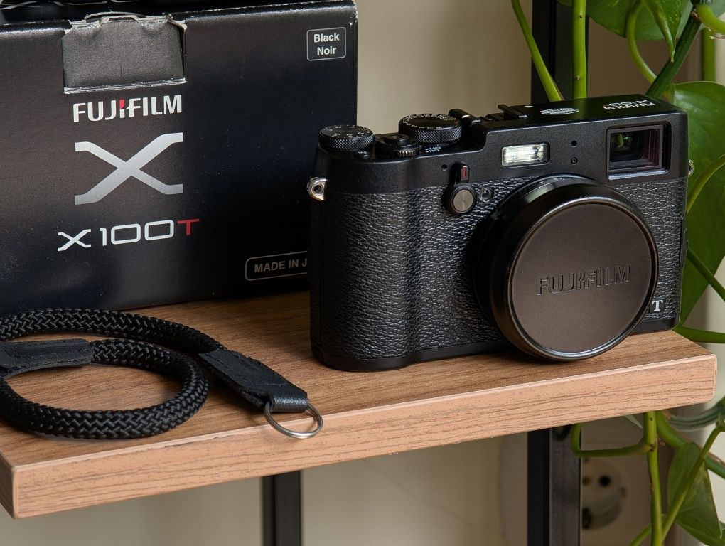 Câmara Fujifilm X100T na caixa original, com acessórios