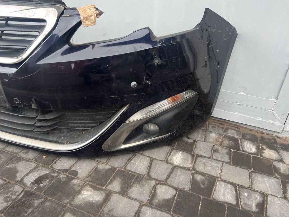 Peugeot 308 t9 бампер передній.