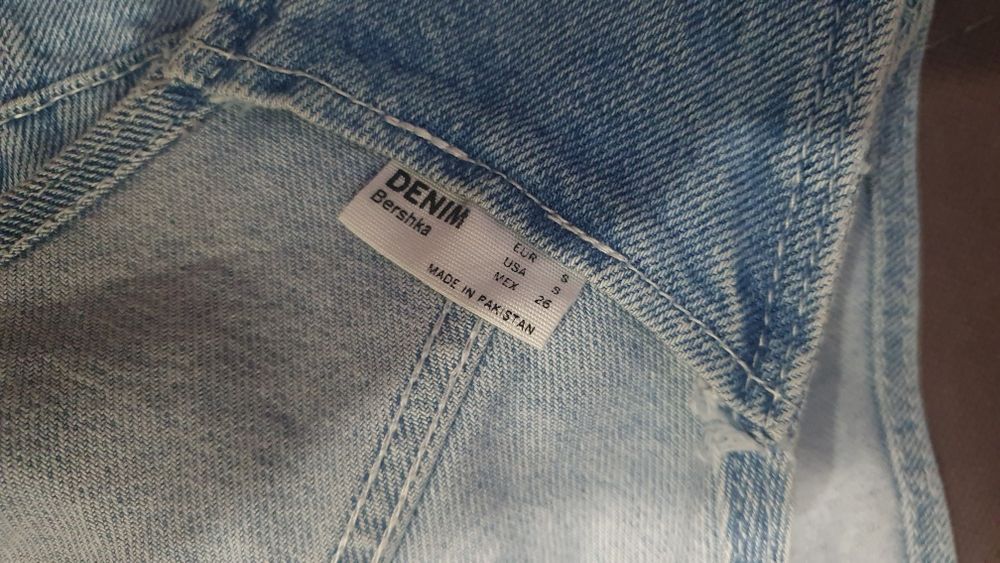 Комбинезон-шорты джинс Bershka