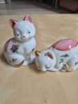 Gatinhos, menino e menina em porcelana antigos