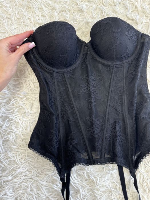 Набір мереживних корсетів та пояс з гартерами