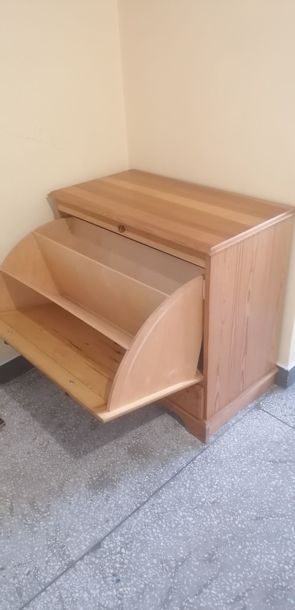 Drewniana szafka na buty z szufladą