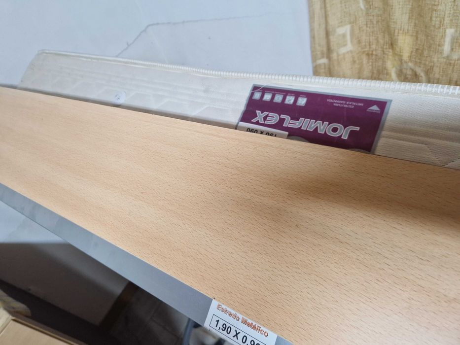 Cama de solteiro usada em bom estado