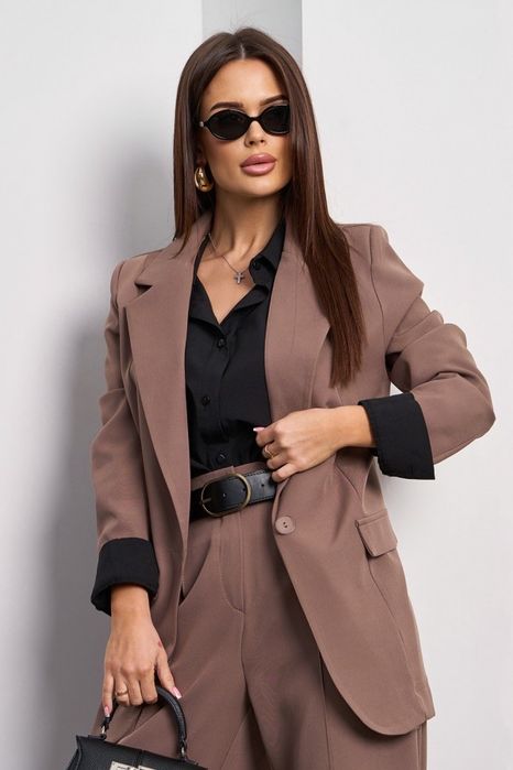 Костюм. Піджак і штани. Коричневий