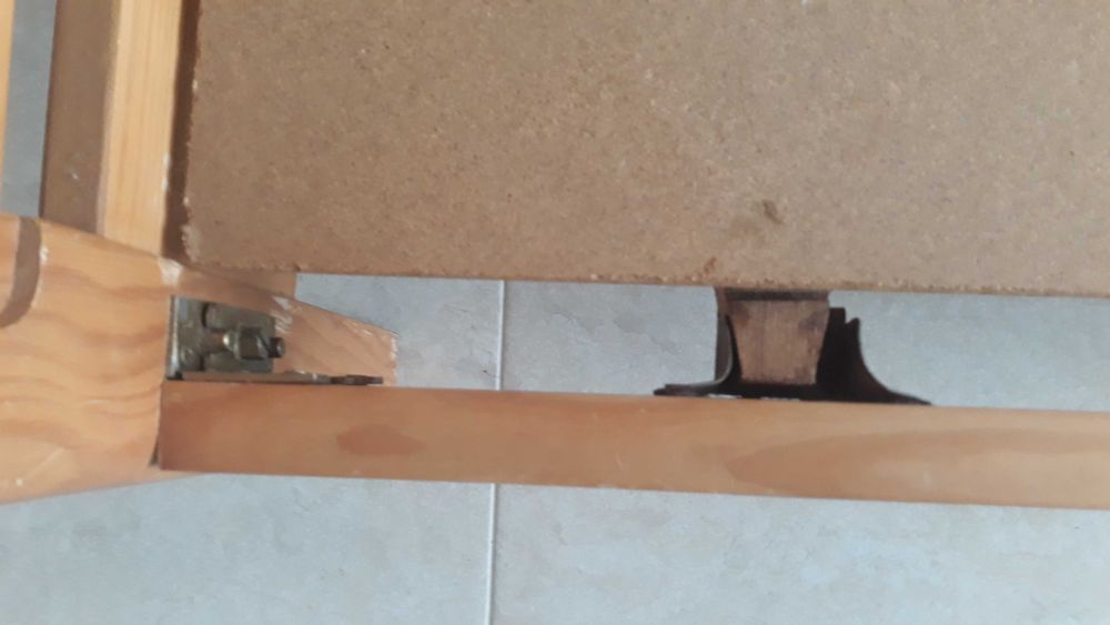 Cama em madeira maciça