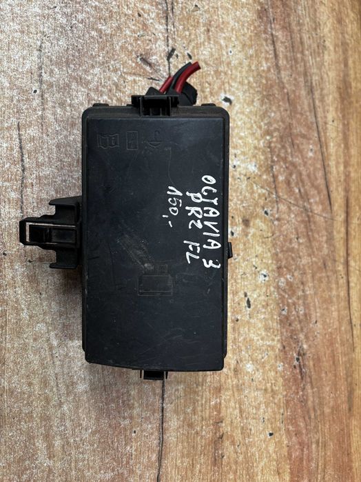 Skrzynka bezpieczników Skoda Octavia 3