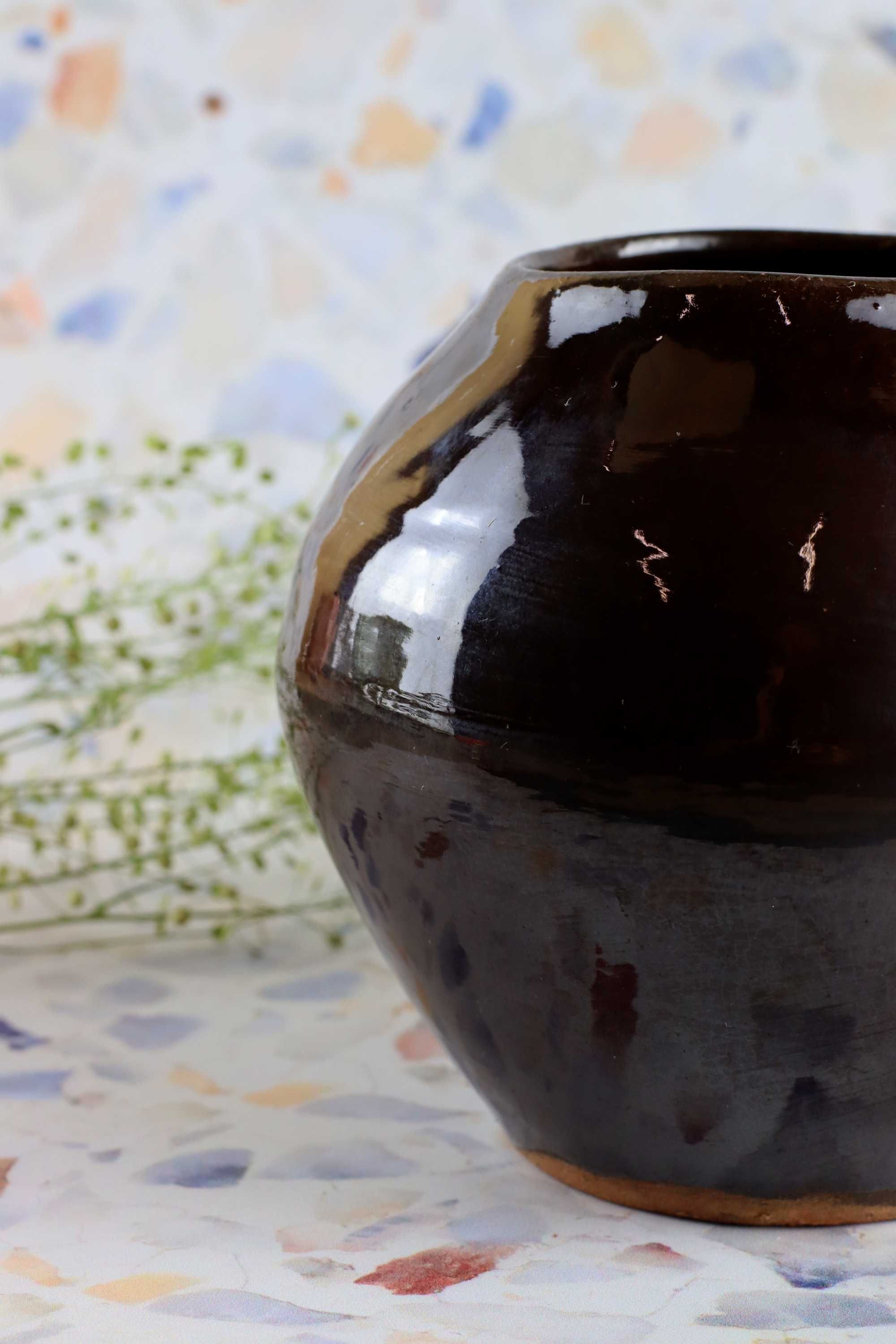 Ciemnobrązowy ceramiczny wazon ceramika Przyjaźń vintage prl