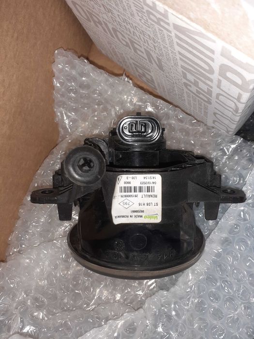 Farol principal lado esquerdo Dacia Duster 2023