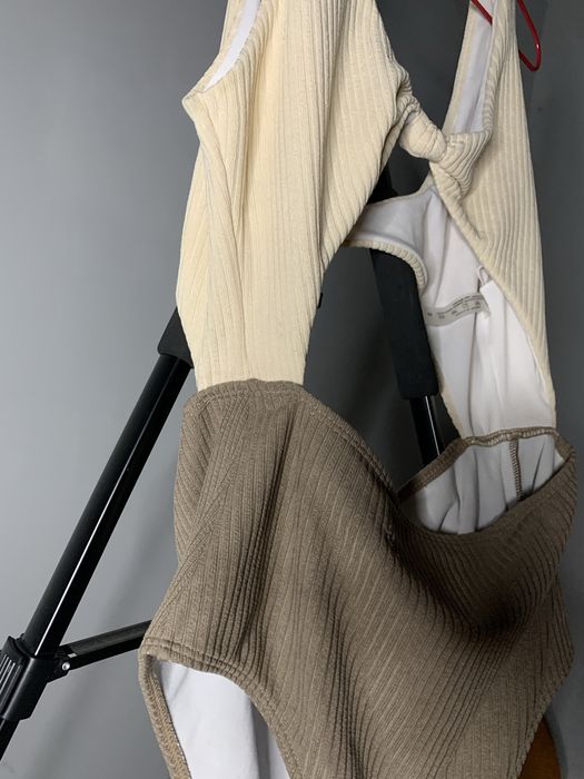 Купальник здільний новий