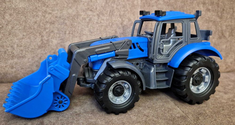 Sprzedam zestaw zabawek - traktory, ładowarka. Dla małego rolnika!