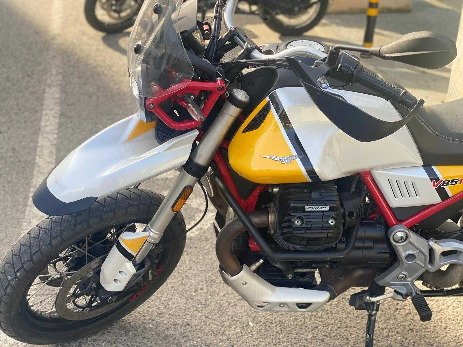 Moto Guzzi V85 V85TT