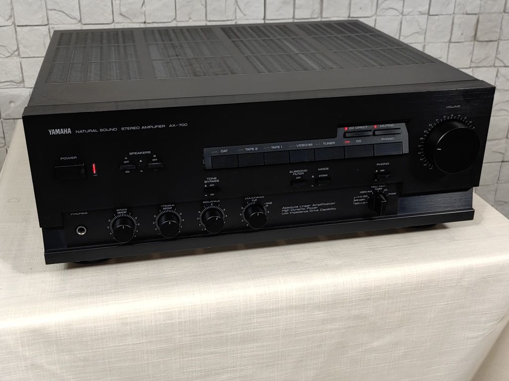 Yamaha AX-700 Kultowy wzmacniacz stereo