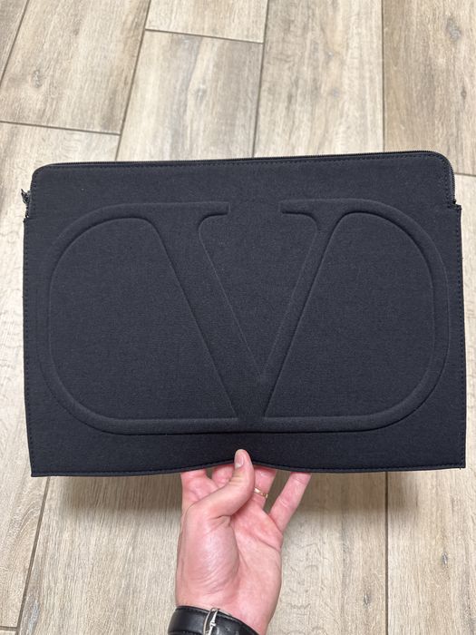 лімітований чохол Valentino для ноутбука