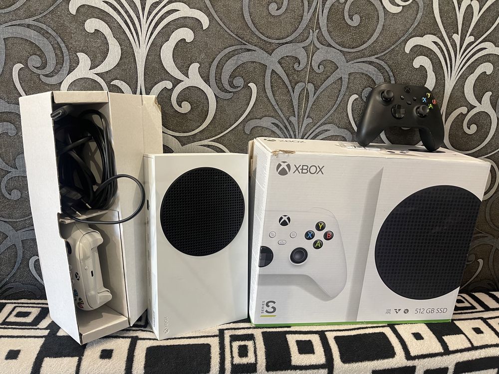 Xbox series S 512 GB+ 2 геймпада+ігри