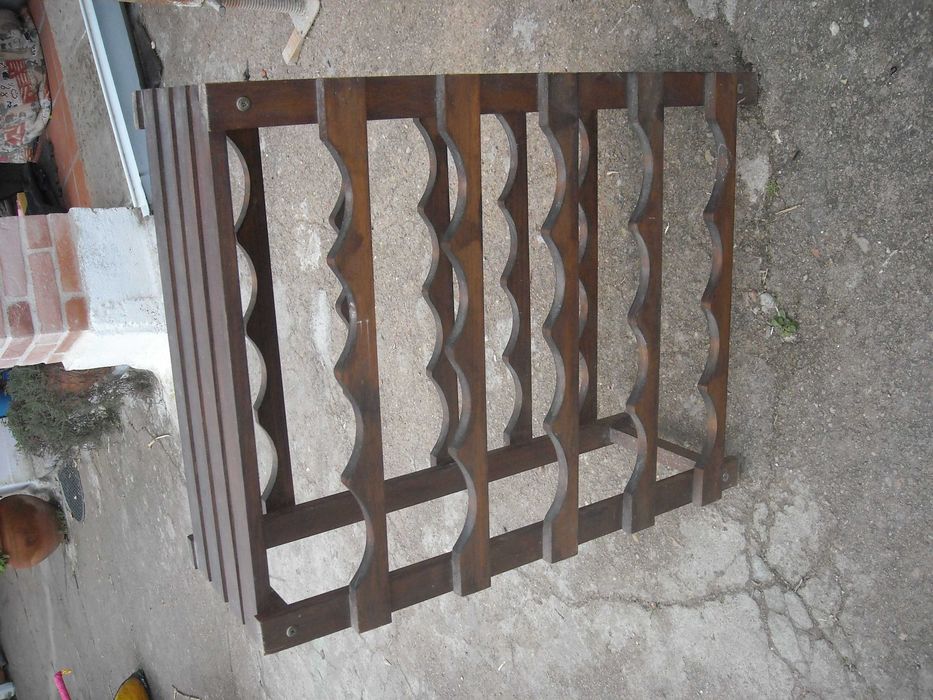 Garrafeira madeira 20 garrafas pouco espaço