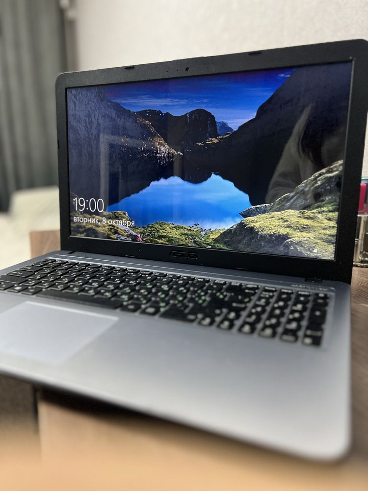 Ноутбук ASUS