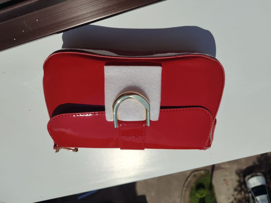 Сумка червоного кольору