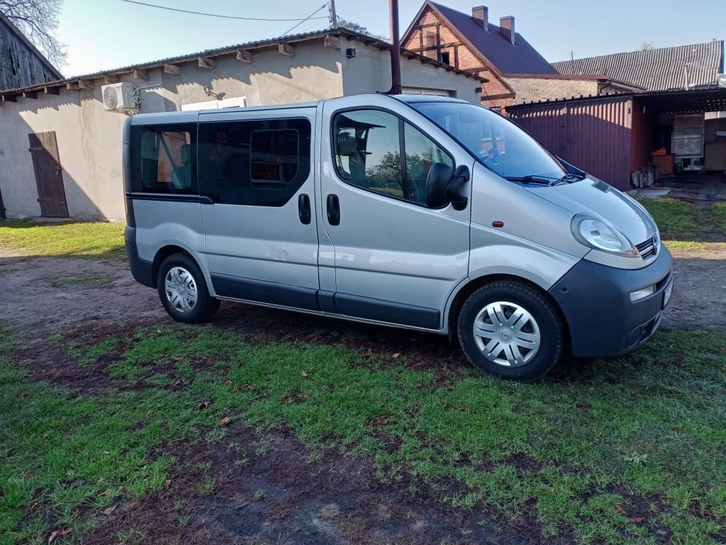 Wynajem Busa Opel Vivaro 9 Osobowy