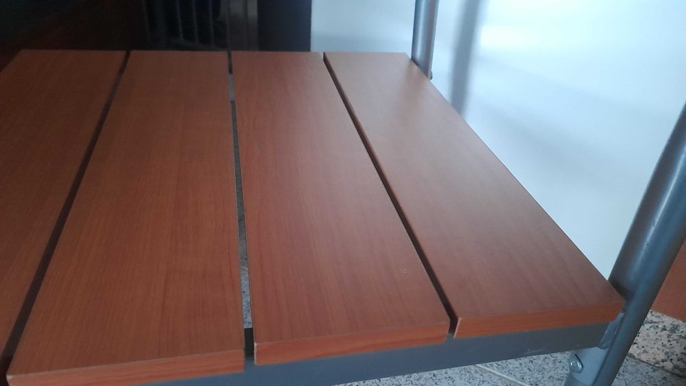 Duas Cadeiras de cozinha.