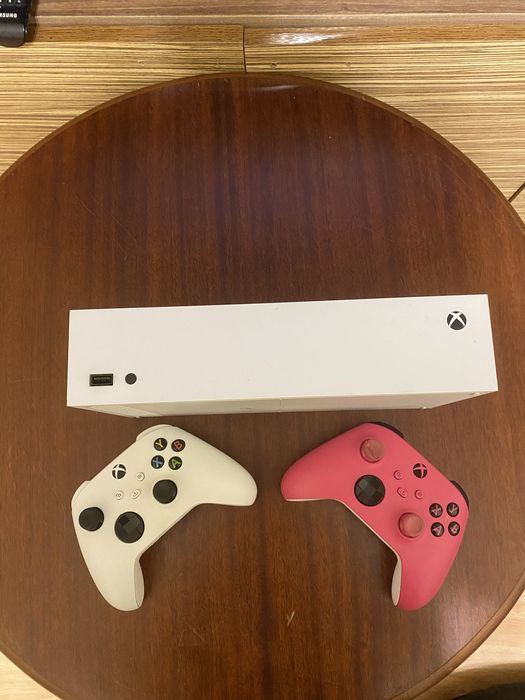 xbox series s 512 gb 2 геймпада