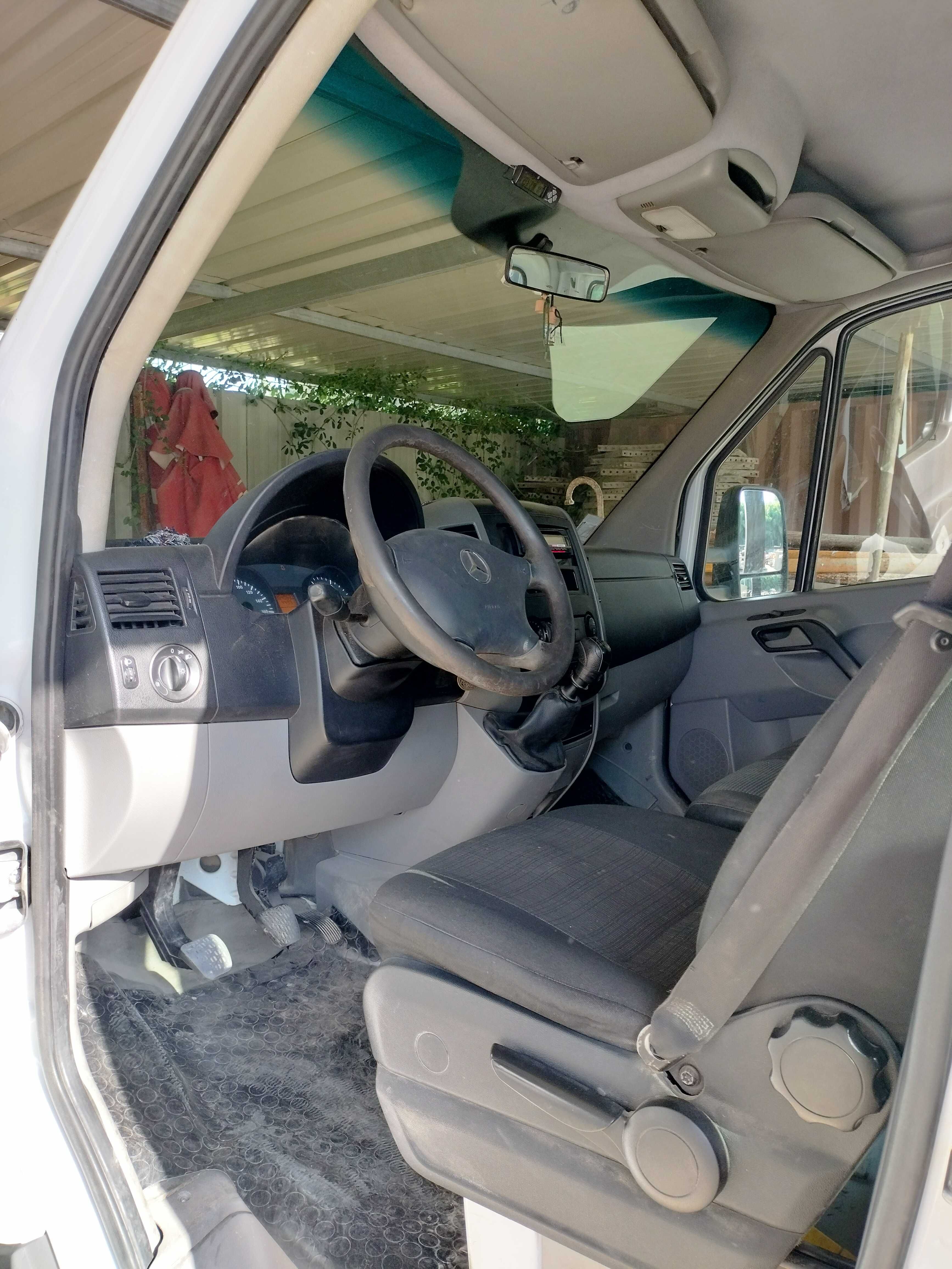 Carrinha Mercedes 9 lugares com caixa