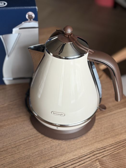 Електрочайник DeLonghi KBOV 2001.BG
