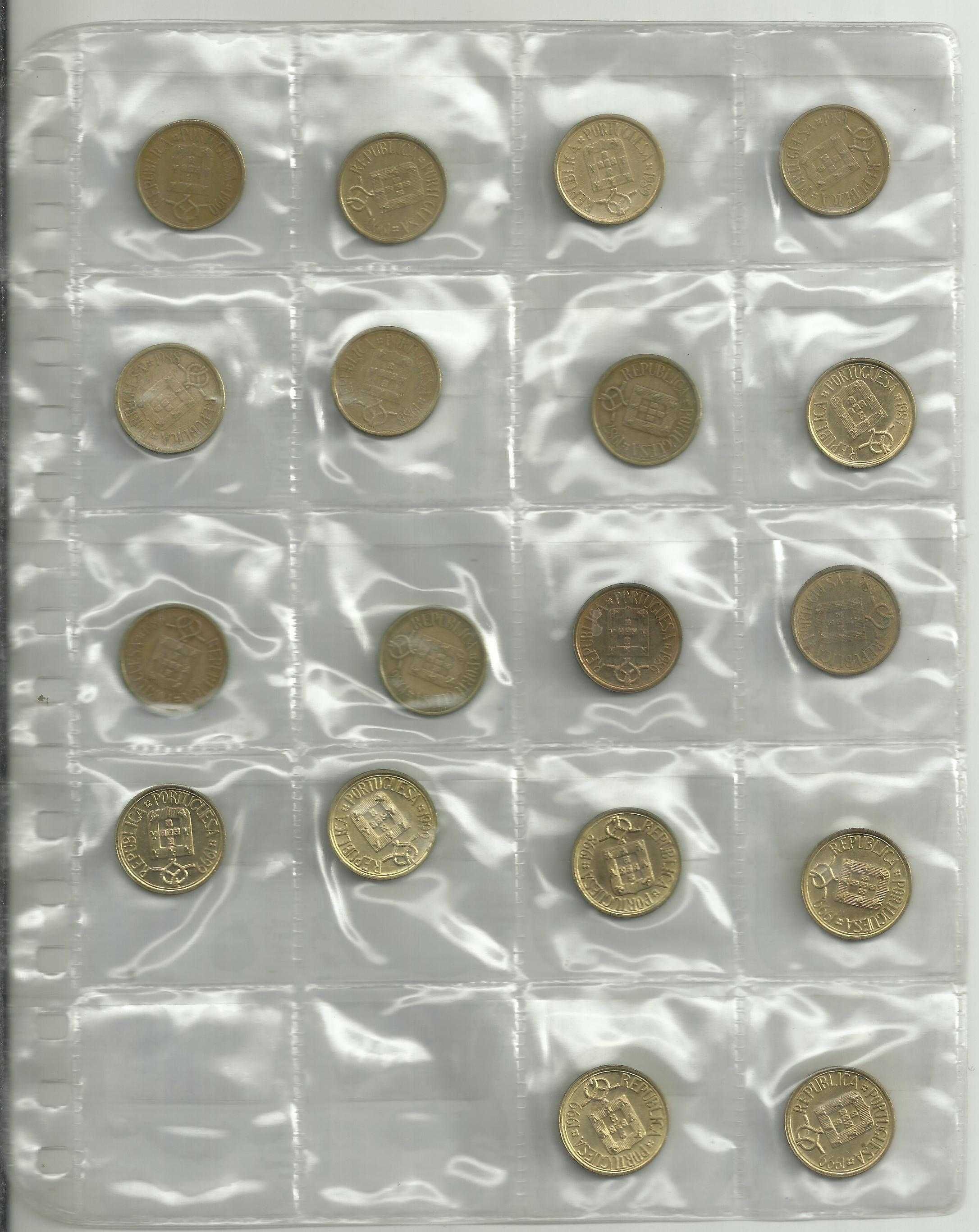 Lote com 67 moedas de 1, 5 e 10 escudos