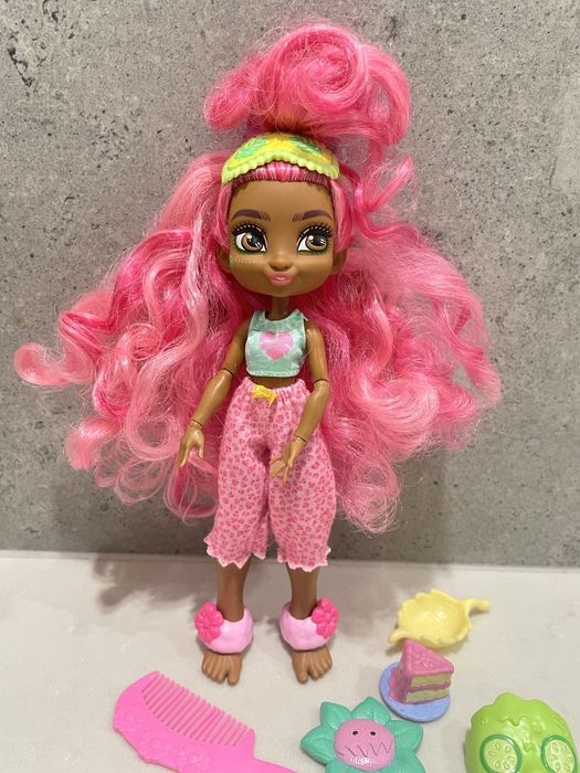 Lalka Cave Club Mattel Piżama Party Fernessa GTH03 GTH00 MATTEL maska