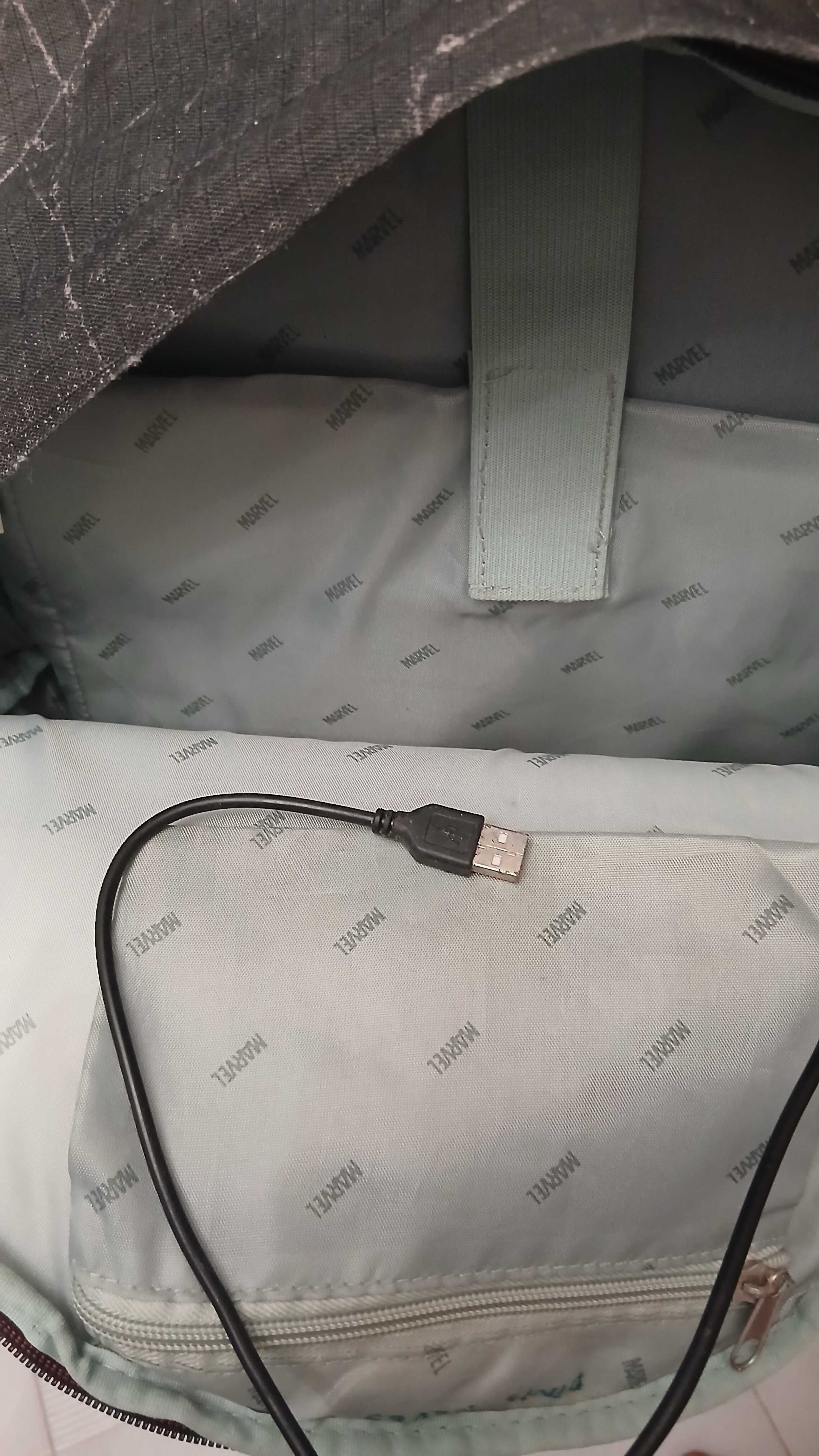 Mochila Portátil Spiderman com porta USB