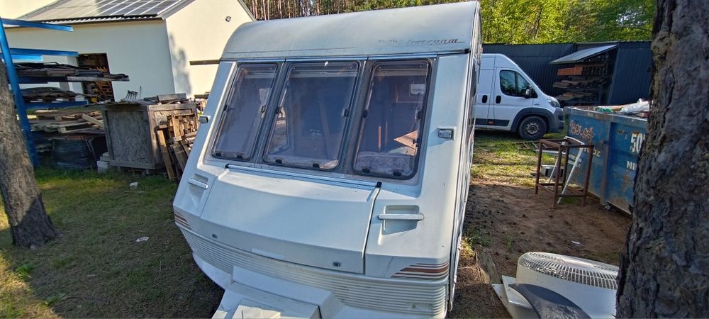 Przyczepa Airstream County