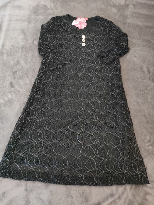 Sukienka Adonta o długości mini i lekko trapezowym kroju