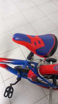 Bicicleta de criança da Marvel