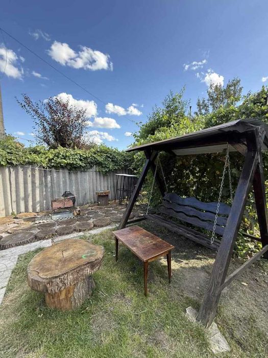 Продається двоповерхова дача, с. Терешки,  з власним озером у дворі