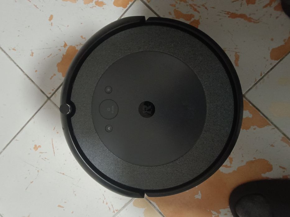 Robot sprzątający iRobot rumba i5