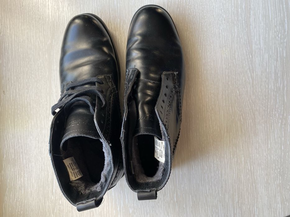 Чоловіче зимове взуття, нове, не підійшло по розміру.