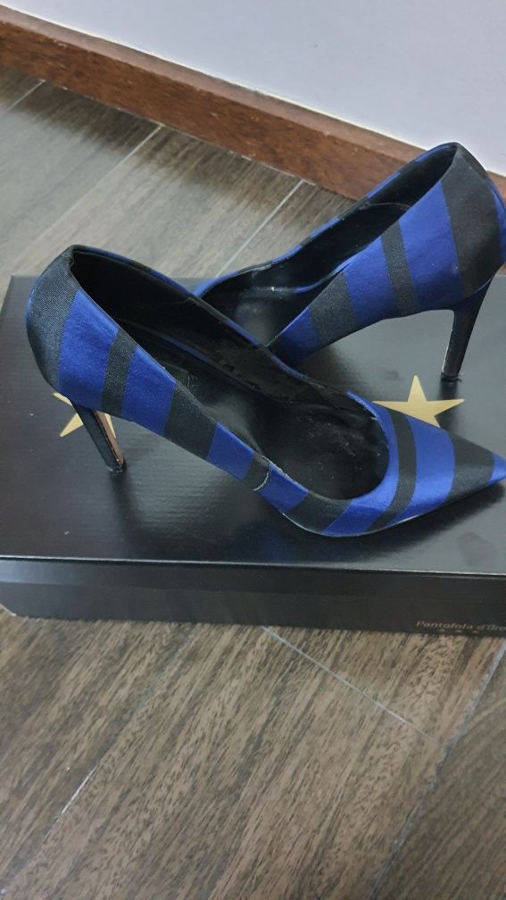 Sapatos Zara pretos azuis