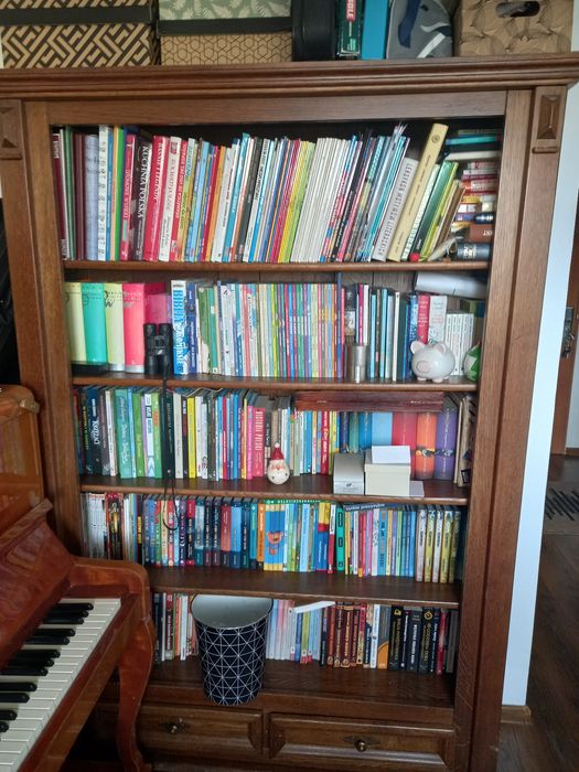 Regal na ksiazki drewniany