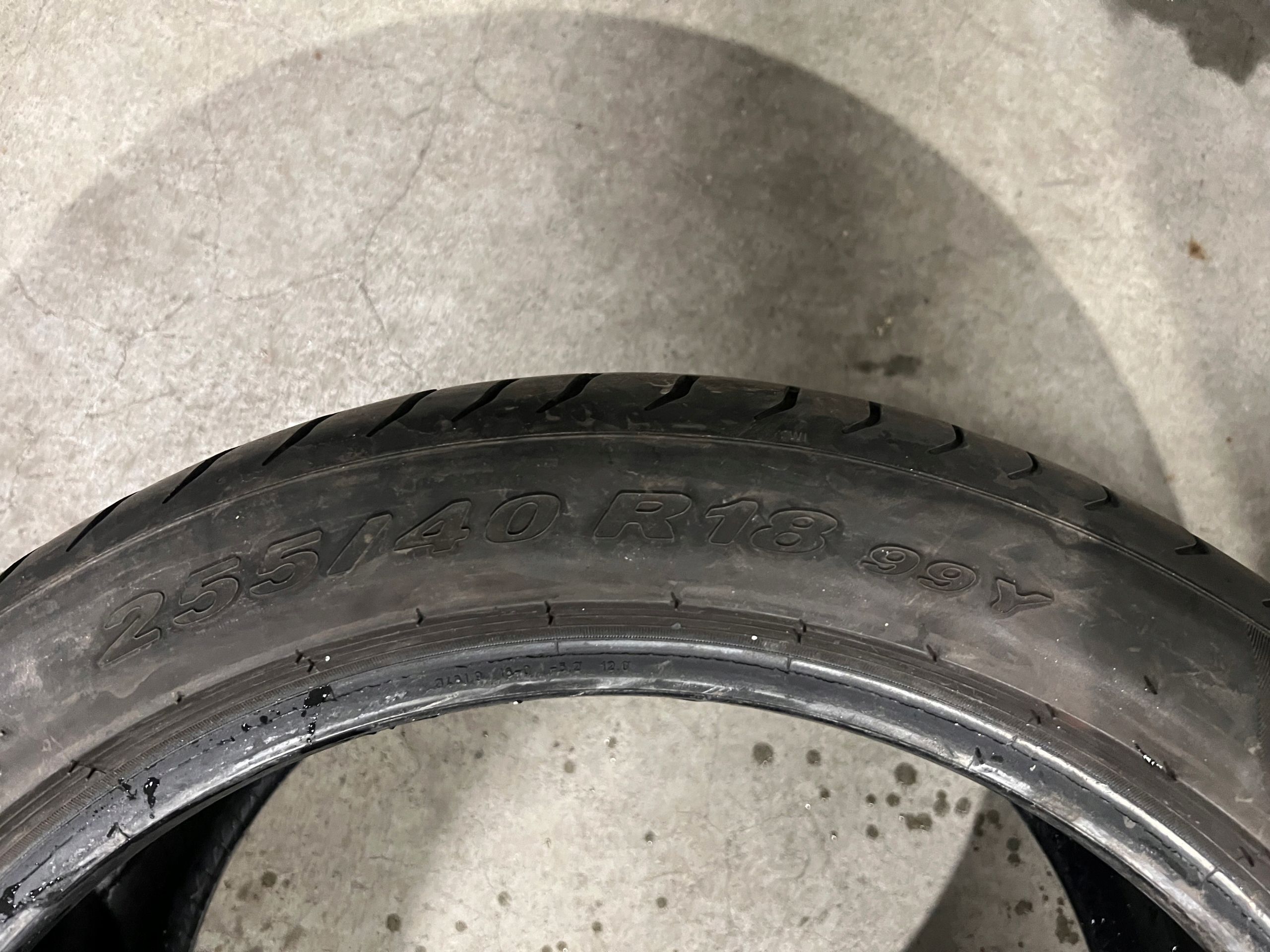 Opona Pirelli P Zero - 255/40/18