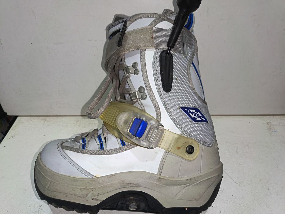 Buty snowboardowe twarde F2 rozmiar 36/37