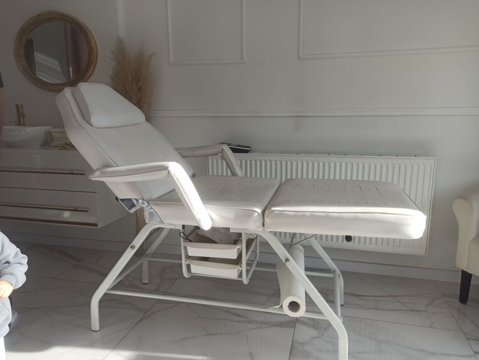 Sprzedam łóżko kosmetyczne, używane , stan dobry.