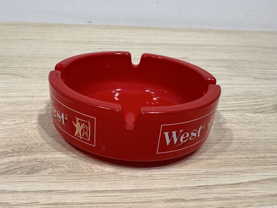 Popielniczka west czereona