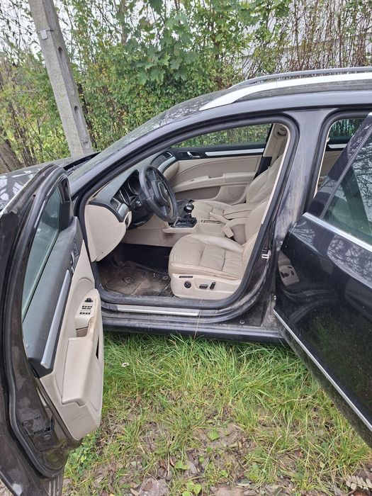 Skoda Superb uszkodzona