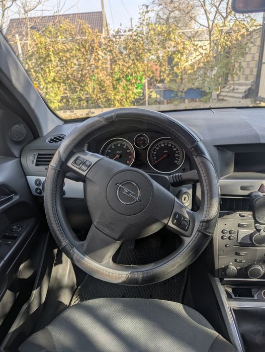 Продам Opel Astra H
