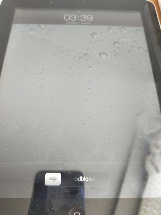 Tablet  iPad 1 ,iPhone używany. Nikomu już nie rezerwuje .