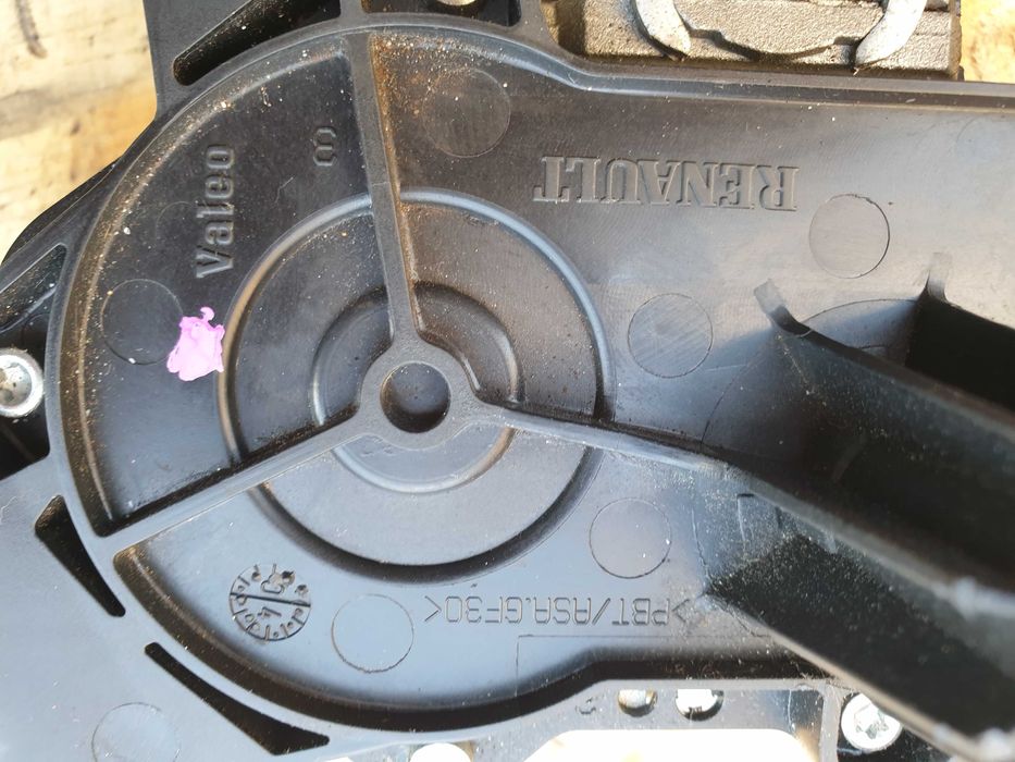 Reno Clio, Modus silniczek wycieraczki tylnej Valeo 820.031.1486