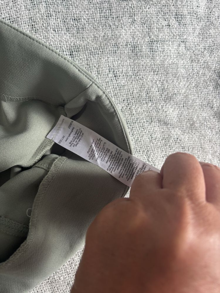 Pistacjowy nowy bez metki top bardzo ladnie sie prezentuje uniwersalny