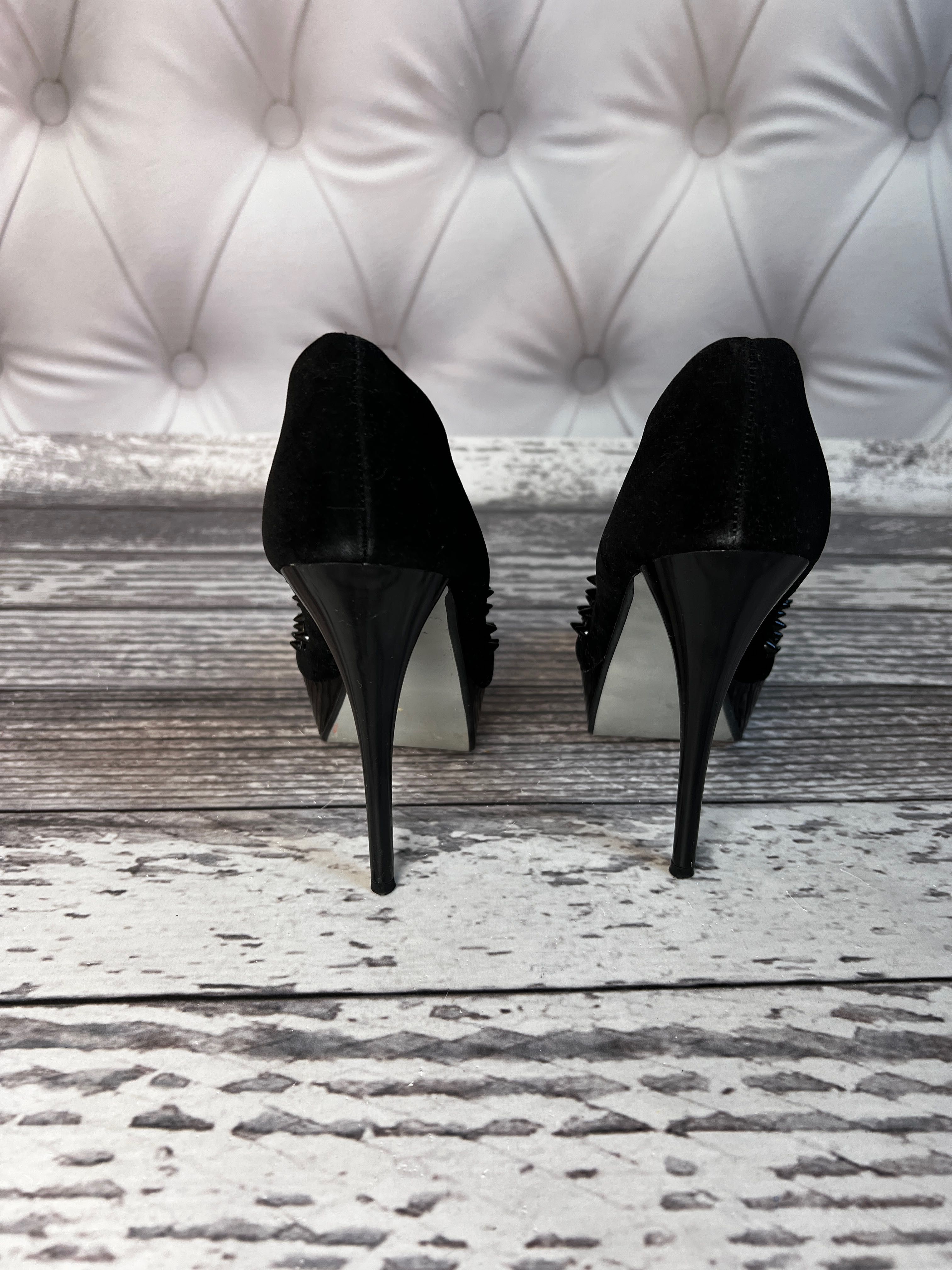 Buty czarne szpilki z kolcami ozdobione koraliki  wysokie 40