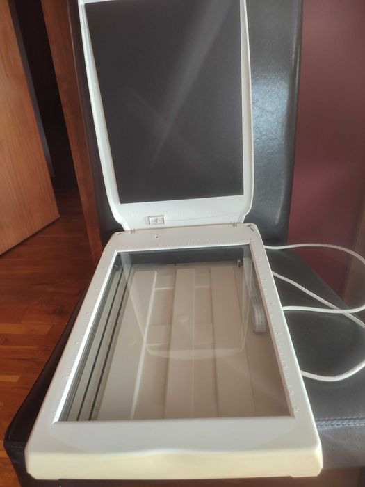 Mustek 1200 UB digitalizador