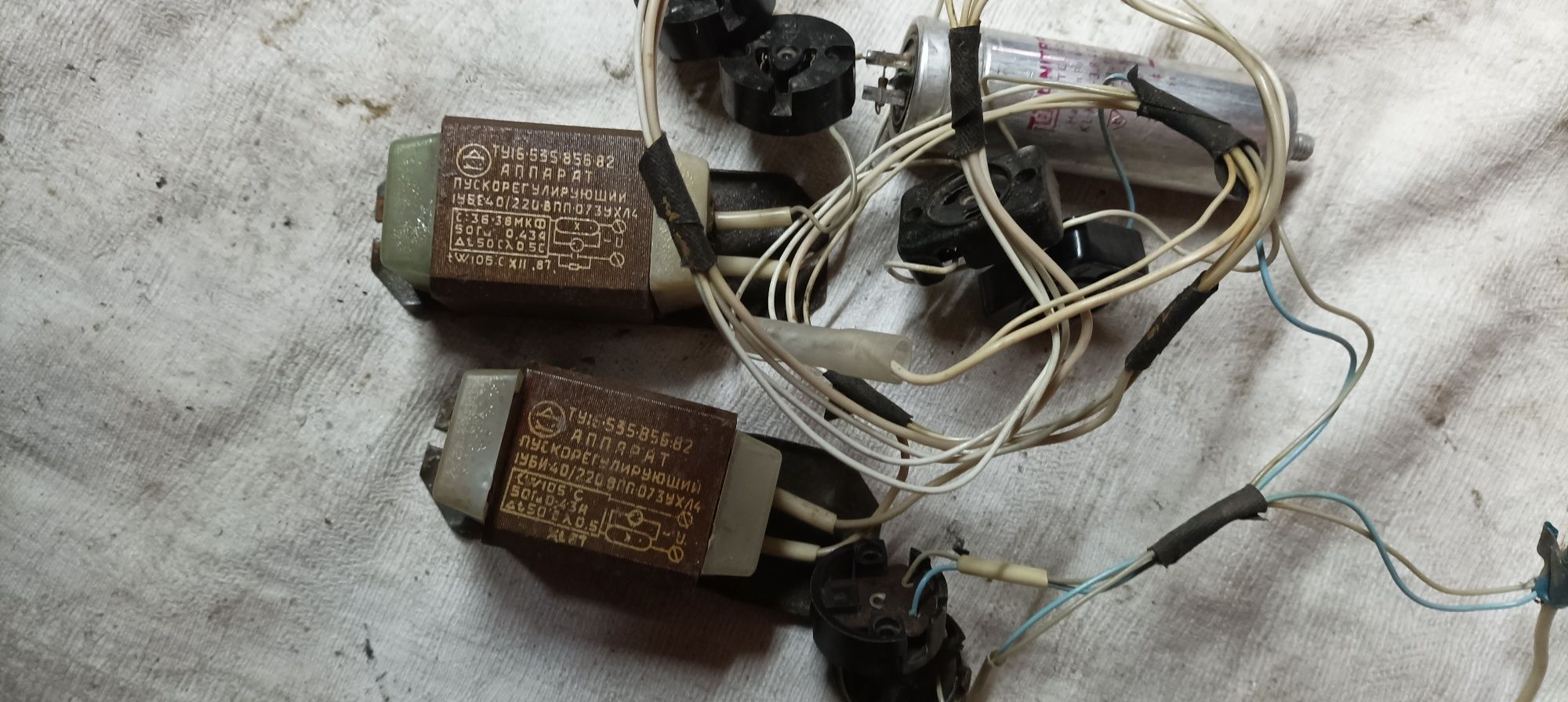 Продам зарядку для мобільних телефонів